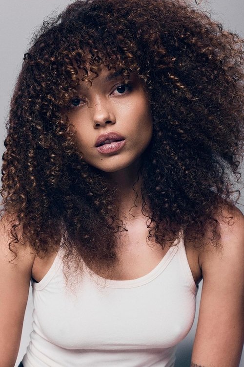 Whitney Peak as Gillian