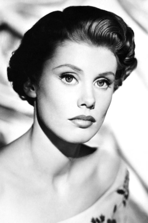 Susan Stephen as Peggy Harrison