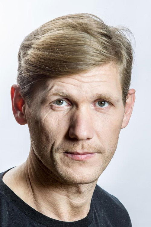 Andrius Darela as Lieutenant