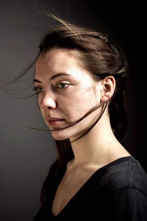 Claire de la Rüe du Can as La serveuse de l'hôtel Richmond