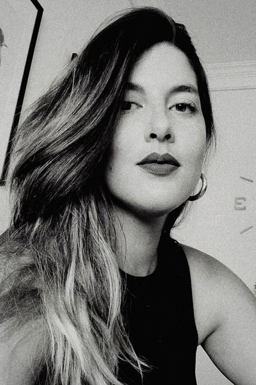 Juliana Amorim as Katia