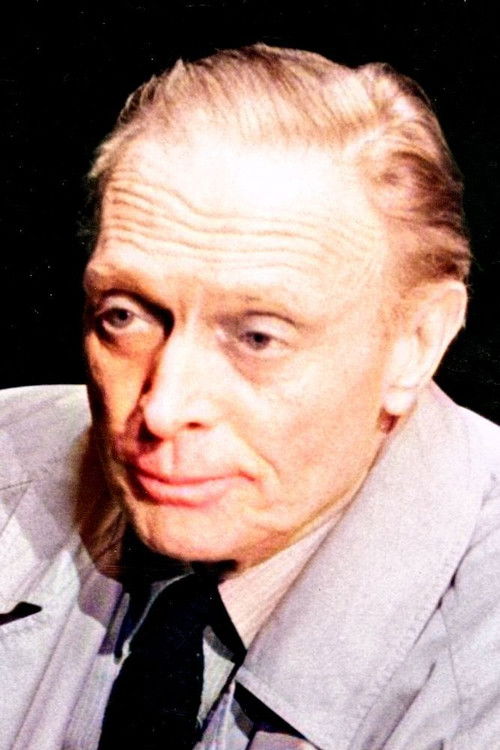 Erich Schellow as Walter, Botschaftsrat