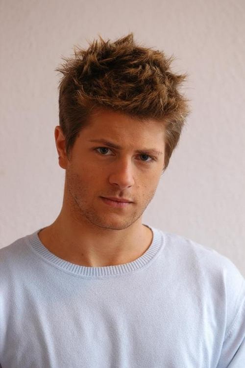 Gregory Annoni as Cédric