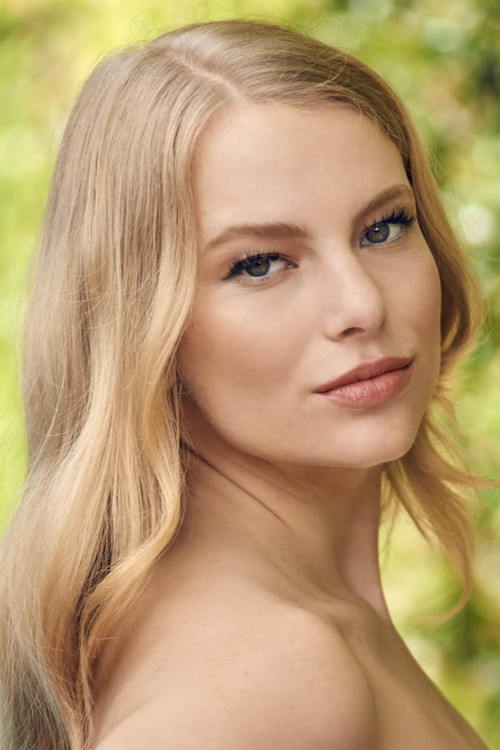 Danielle Lauder as Lucy