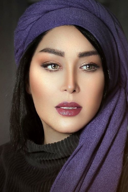 Sara Monjezi as Mina Nikpour