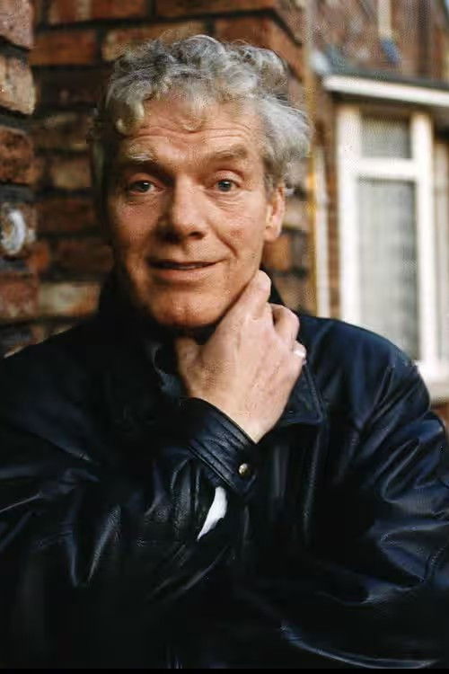 Geoffrey Hinsliff as Tanker Driver