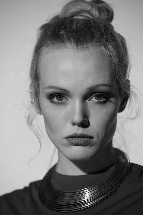 Lilly Joan Gutzeit as Leonie