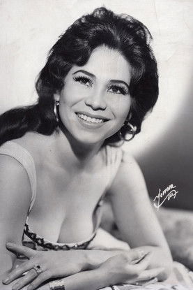 María Elena Velasco as Bailarina
