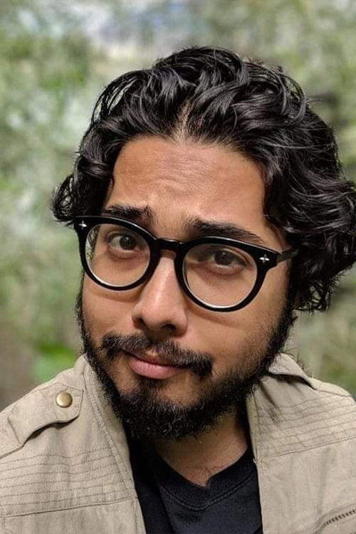 Dan Ondang as Darius Finch