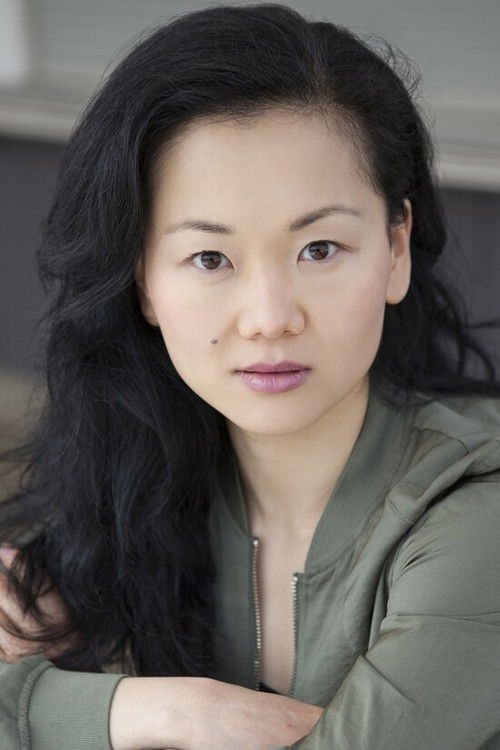 Yvonne Yung Hee as Frauenärztin