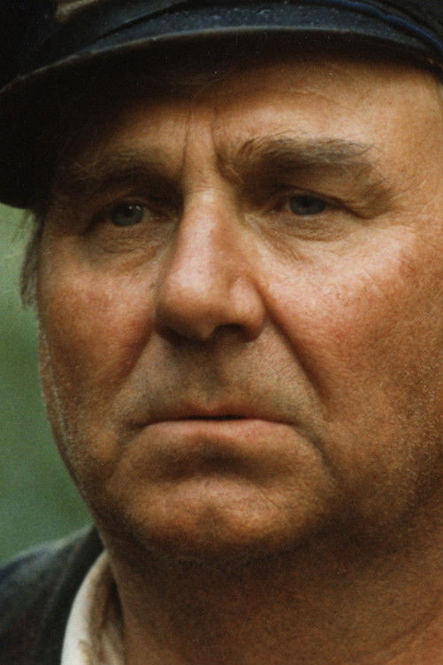 Ahti Kuoppala as Autonrengasta vaihtava mies