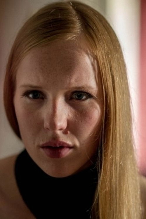 Irina Lavrinovič as Elina