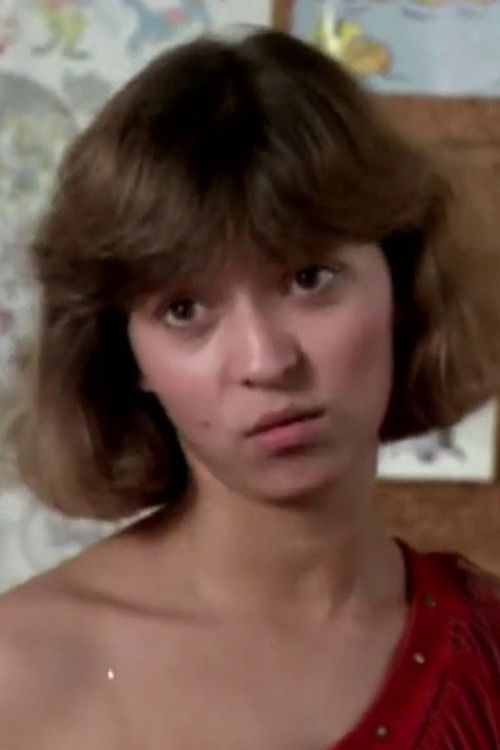 Eleni Bandettini as Letícia