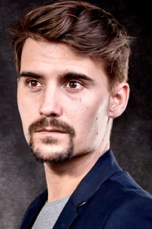 Anthony Arandia as Vic Sloeck