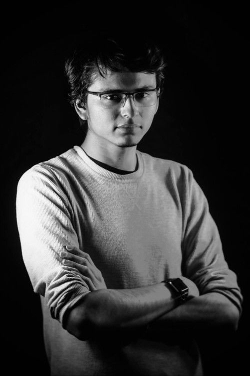 Ricardo Rosales as Forense