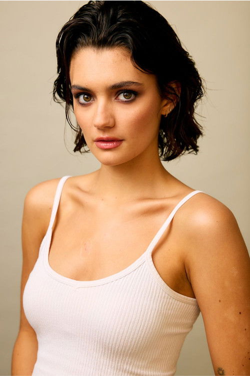 Eva Carlton as Leni Loud