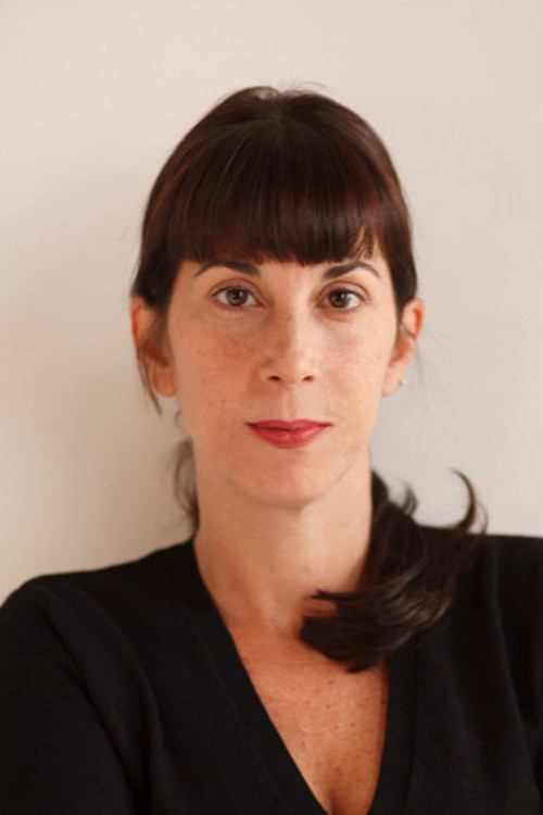 Vera Fogwill as Aunt