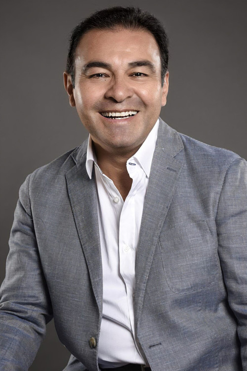 Mario Castañeda as Lucas Buenrostro (voice)