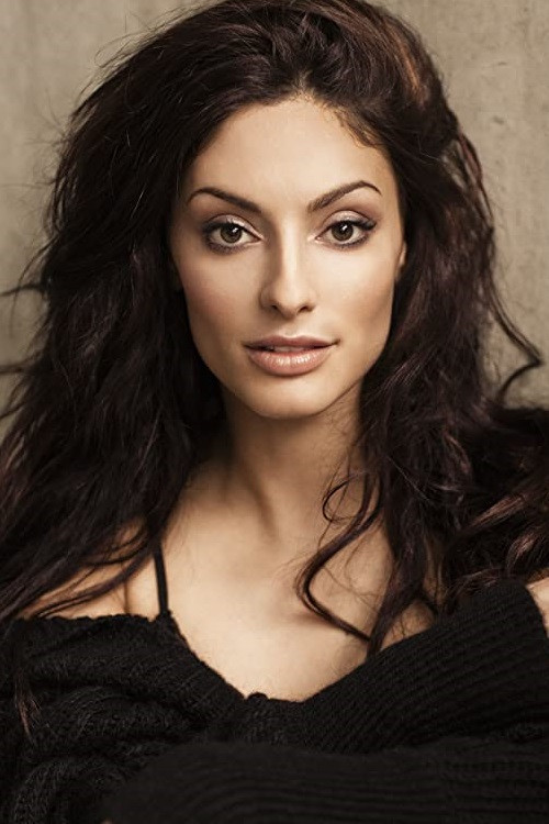 Erica Cerra as Heidi Wicks