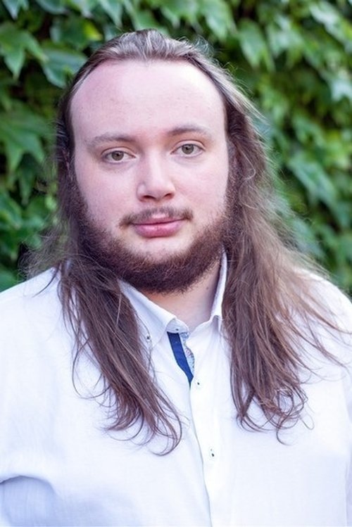 Tom Pezier as Winnie