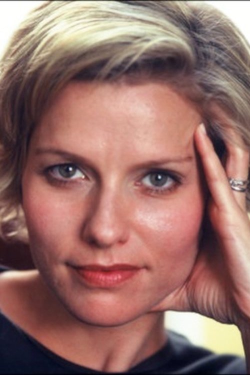 Alexa Fischer as Elizabeth Rogers