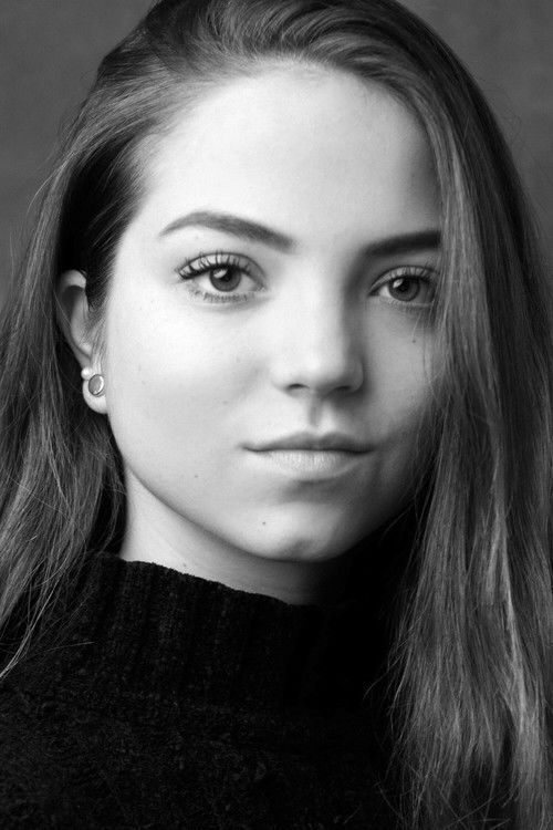 Ivana Bueno as Adolescent Clara