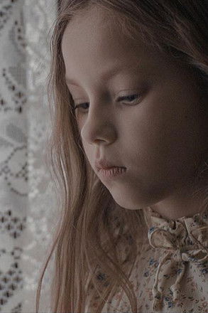 Andersyn Van Kuren as Ellie