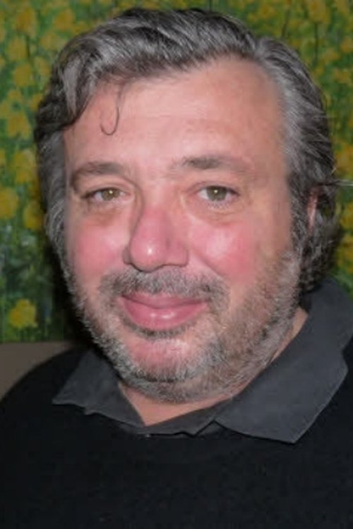 Louis Becker as Flic en faction