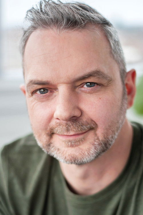 Cédric Egain as Serge