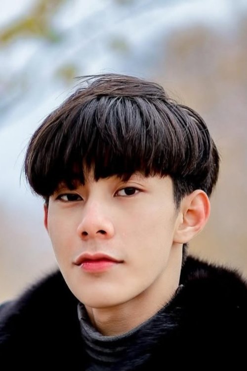 Paraphon Khunjaroen as Tomorn