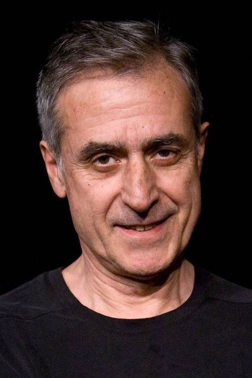 Horacio Acosta as Padre de Valeria