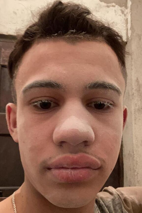 Júlyo César as Júlyo César