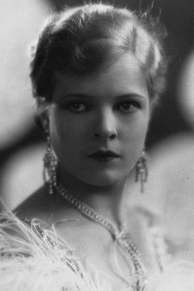 Nancy Phillips as The Vamp