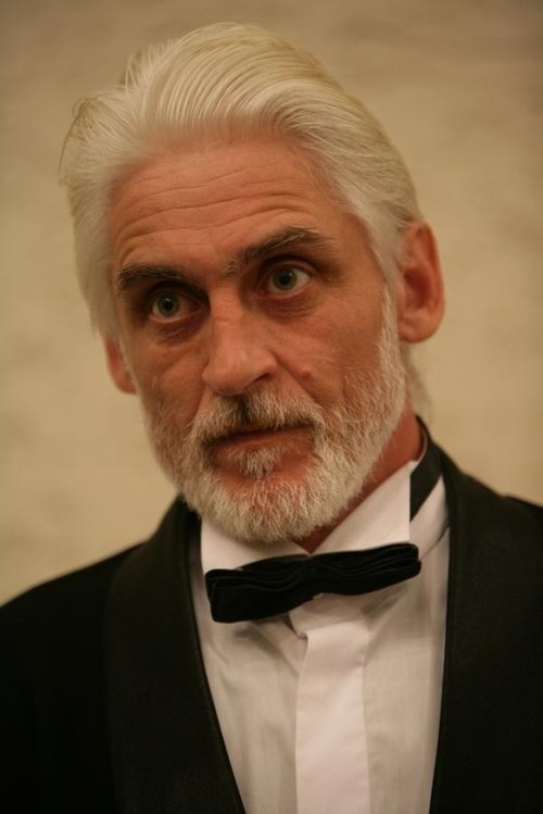 Mircea Anca as Alber
