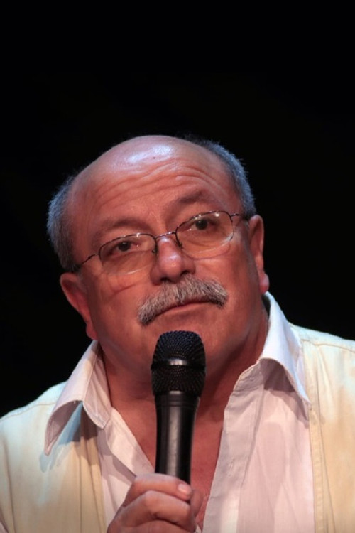 Jean Georges Almendras as Reportero callejero