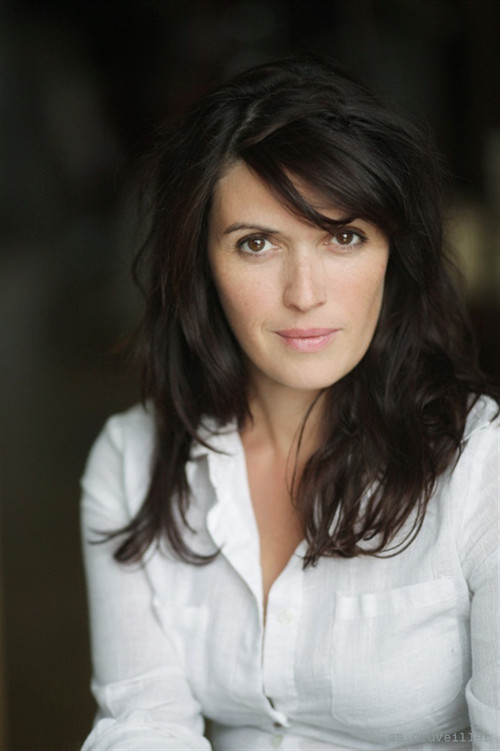 Magaly Godenaire as Laura