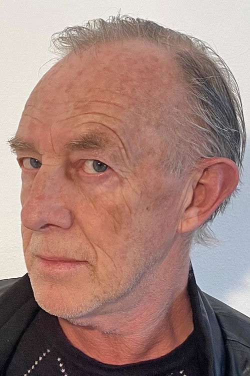 Luciano Spini as Il banchiere Vela