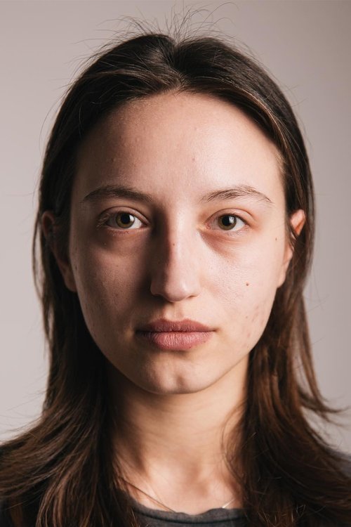 Aurora Ferati as Flora