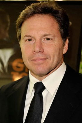 Bill Gerber as Greg Loomis