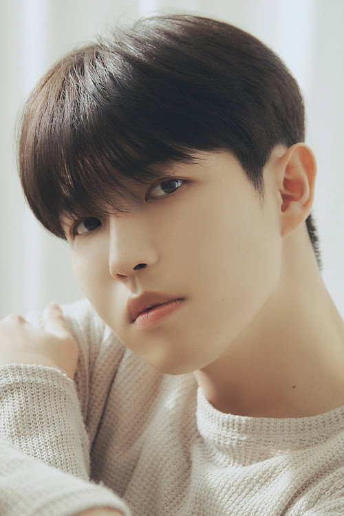 Kim Jae-hwan as 바다반 / 기타 & 보컬 담당