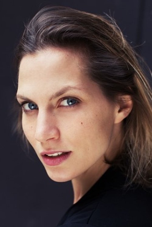 Tatiana Nekrasov as Die Mitbewerberin