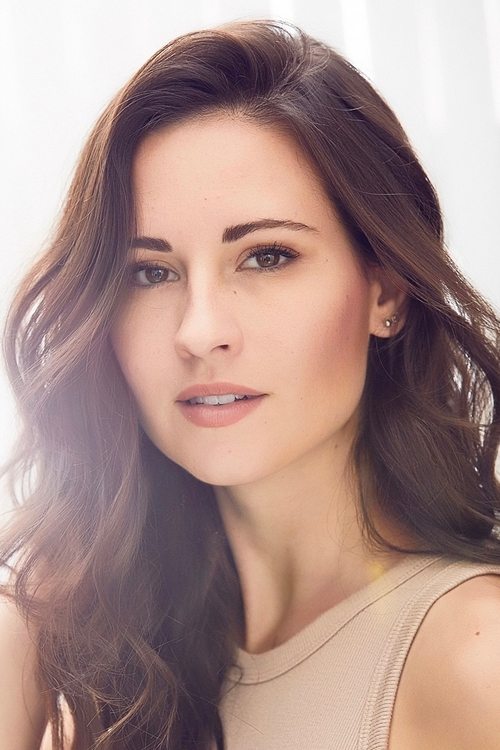 Ansley Gordon as Kenzie Parker