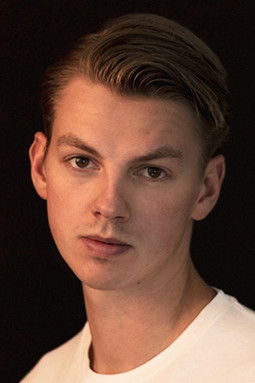 Hannes Alin as Power-anställd