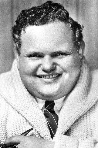 Károly Huszár as Innkeeper