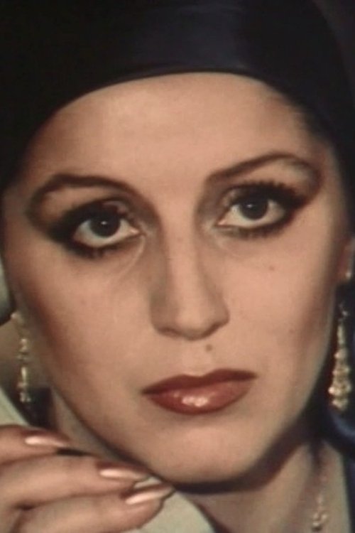 Elvira Zubkova as Female journalist