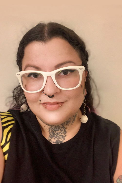 Lila Thevenom as Mumu | Brittany | Michi