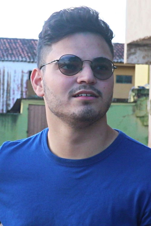 Vitor Morais as Cleyton
