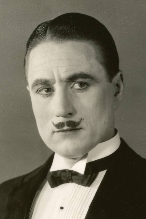 Syd Chaplin as Syd Chaplin