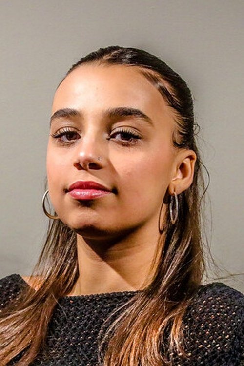 Dunia Elwaleed as Kaz