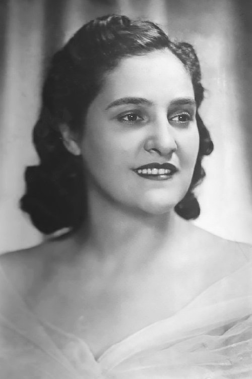 Miranta Myrat as Mama Harakas